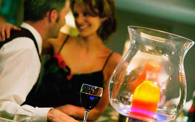 Crafted cocktails and cozy vibes: choosing a speakeasy for date night