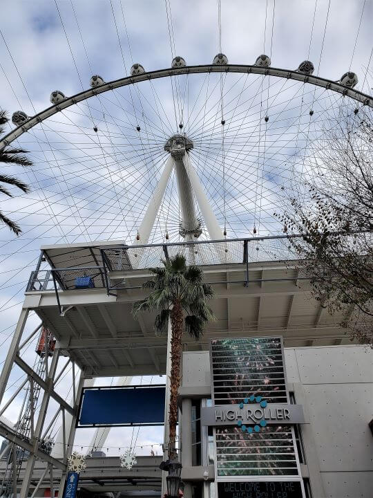 40+ Fascinating Things To Do In Vegas Besides Gamble 2024 9 High roller giant ferris wheel.