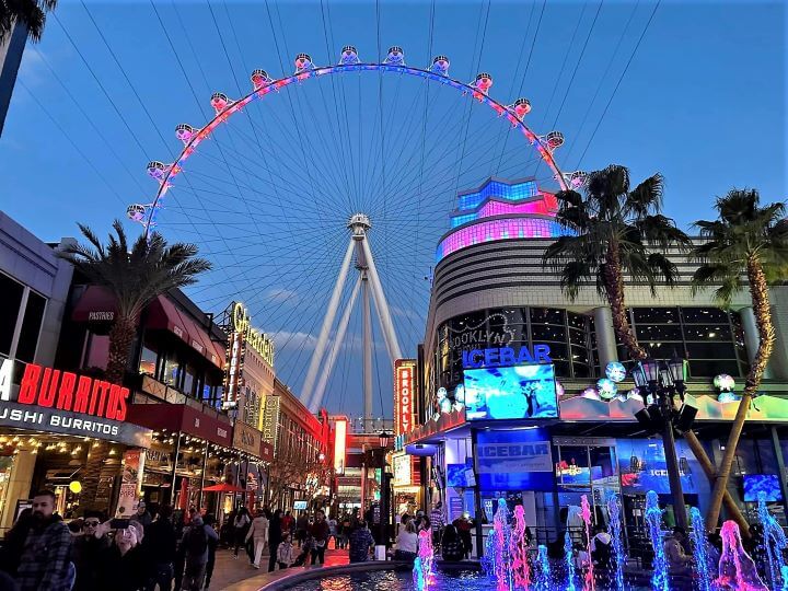 40+ Fascinating Things To Do In Vegas Besides Gamble 2024 8 The linq promenade lv.