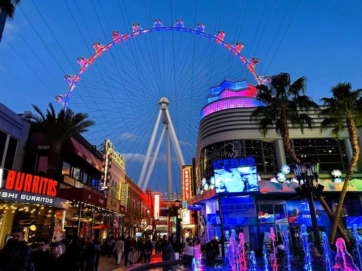 2024 Las Vegas Itinerary 5 Days? No Problem! Start Here! 142 Pedestrian mall at linq promenade las vegas.