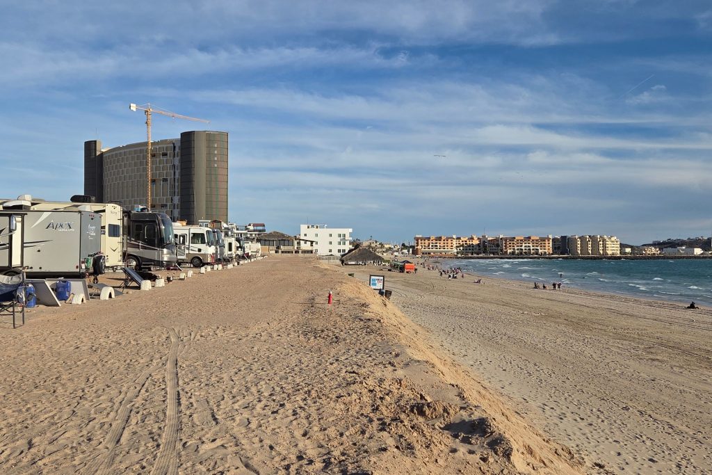 Beachfront rvs lined along concha del mar in rocky point mexico beside sandy shore and ocean. Popular beachfront rv parks in rocky point mexico.