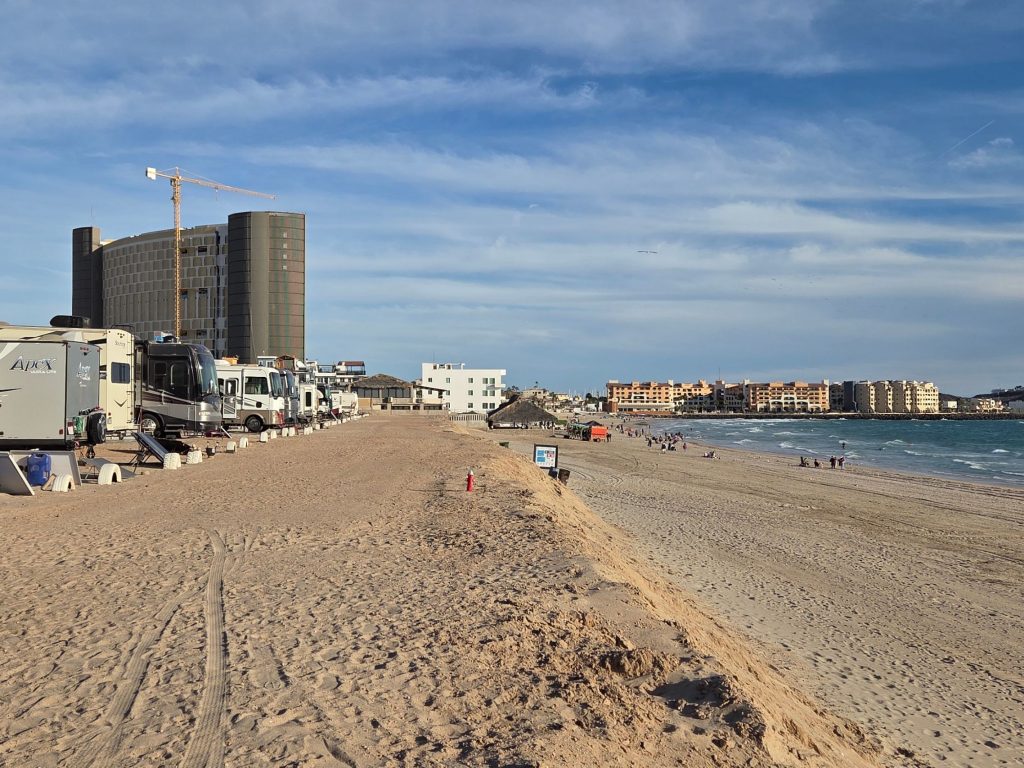 Beachfront rvs lined along concha del mar in rocky point mexico beside sandy shore and ocean. Popular beachfront rv parks in rocky point mexico.