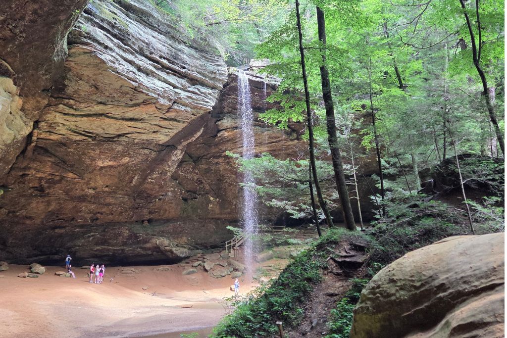 Missouri Road Trip Itinerary: Branson, The Ozarks &Amp; Beyond 4 Waterfall flowing into ash cave at hocking hills, an easy hike on our missouri road trip detour.