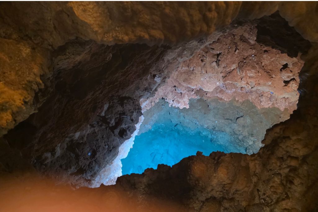 Missouri Road Trip Itinerary: Branson, The Ozarks &Amp; Beyond 14 Blue underground lake inside bridal cave near lake of the ozarks on our missouri road trip.