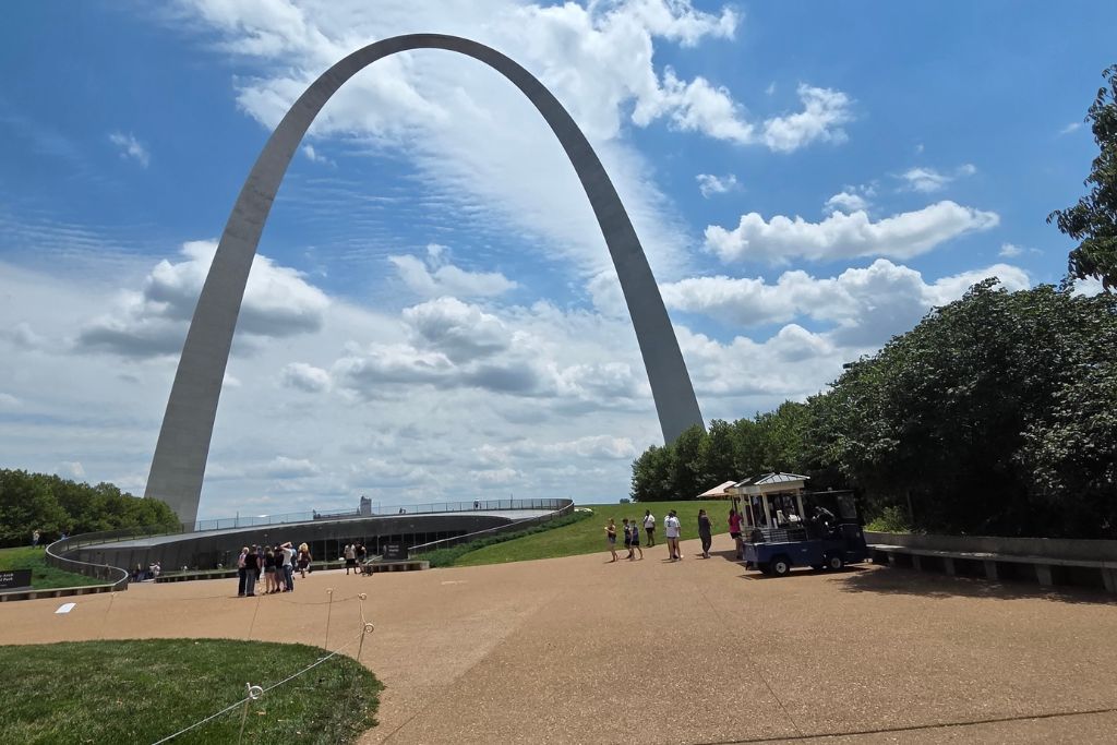 Missouri Road Trip Itinerary: Branson, The Ozarks &Amp; Beyond 8 The gateway arch in st. Louis on a sunny day during our missouri road trip.