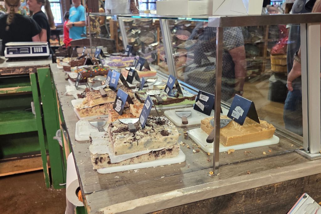 Missouri Road Trip Itinerary: Branson, The Ozarks &Amp; Beyond 17 Homemade fudge display inside the uranus fudge factory in missouri.